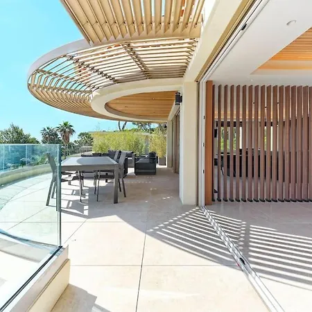 Вілла La Rocaille Антіб