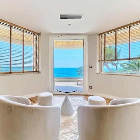 Вілла La Rocaille *